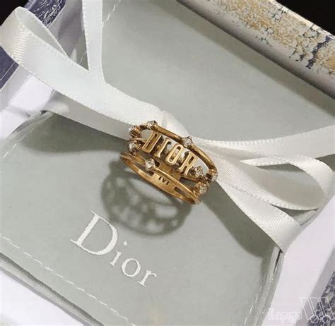 nhẫn cưới dior chỉ mua được 1 lần|giá nhẫn Dior.